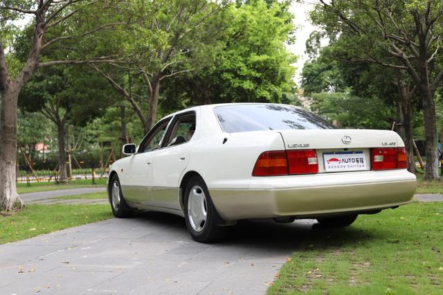 丰田二十年前的百万豪车,千禧版凌志ls400,霸气依旧