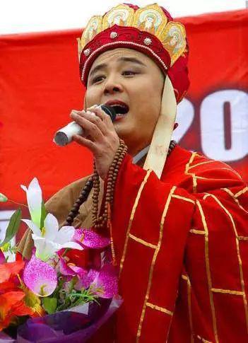 "唐僧"徐少华晚节不保,商演捞金,景区卖唱《西游记》主题曲
