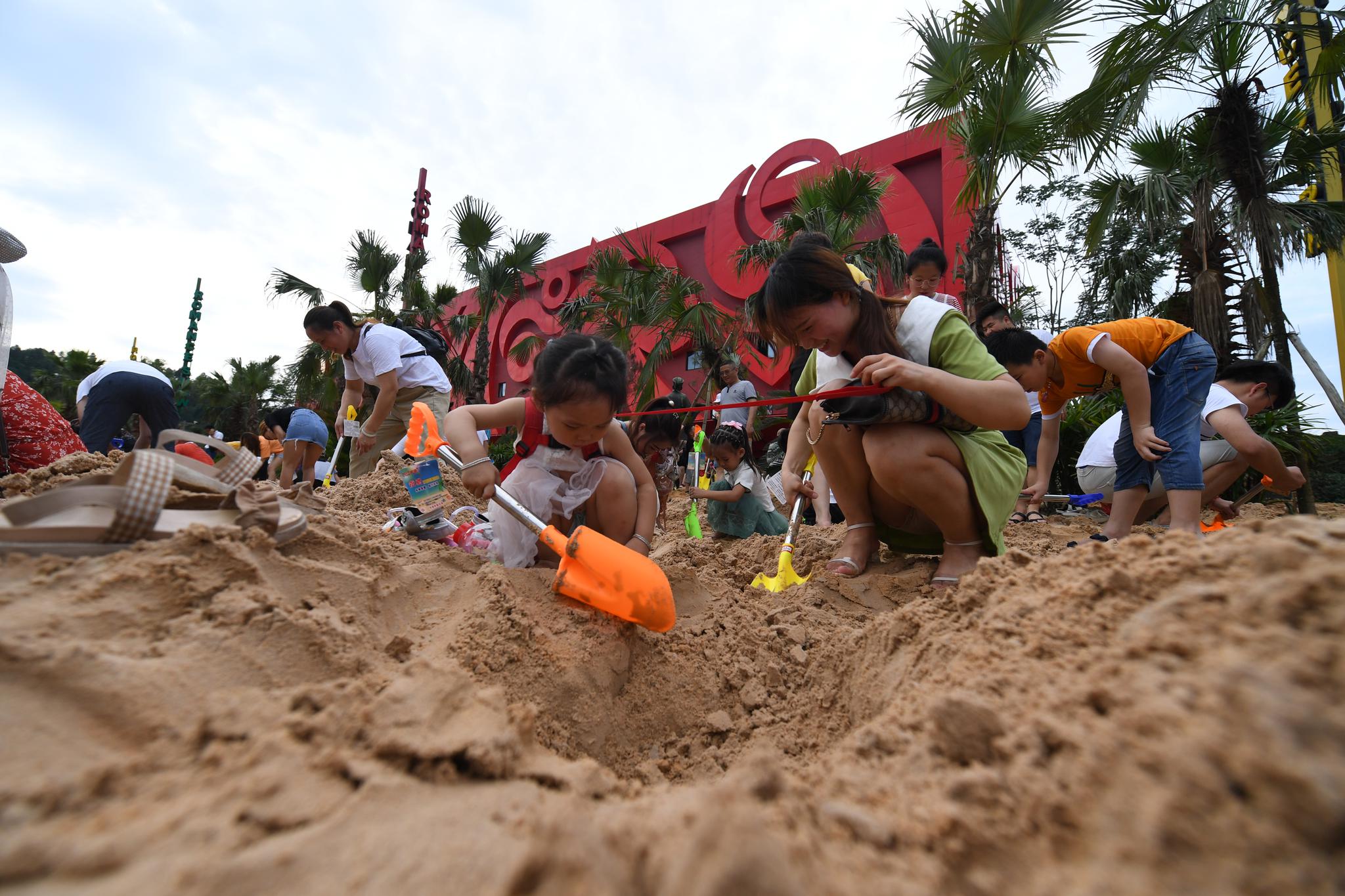 掘地淘金 明月千古情景区寻宝活动疯狂吸客