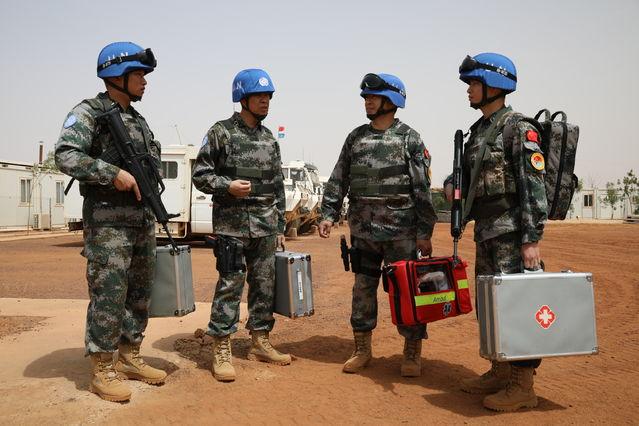 中国赴马里维和部队首次向梅纳卡地区派出常驻空运后送救护小组