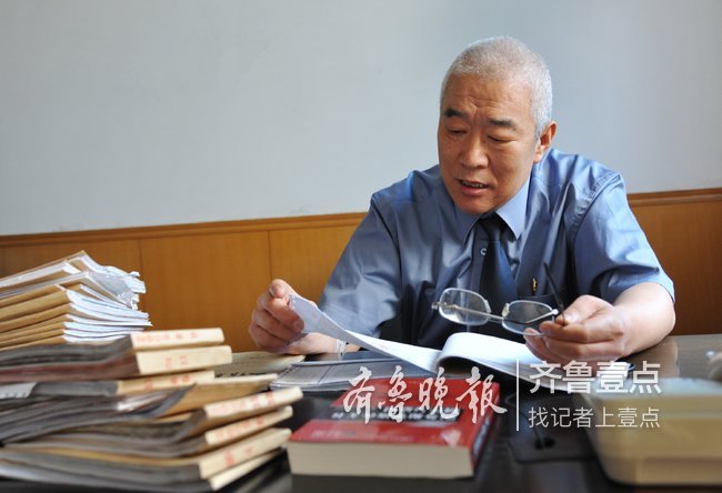 王家强患重病仍在办案查清村干部贪污事实