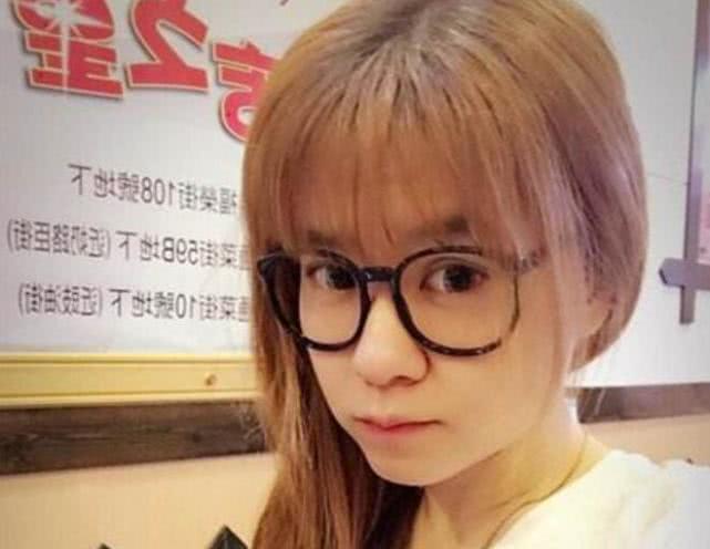 女主播首播就被封号,身后电视没关主播,电视节目内容违规|虎牙|雪妍