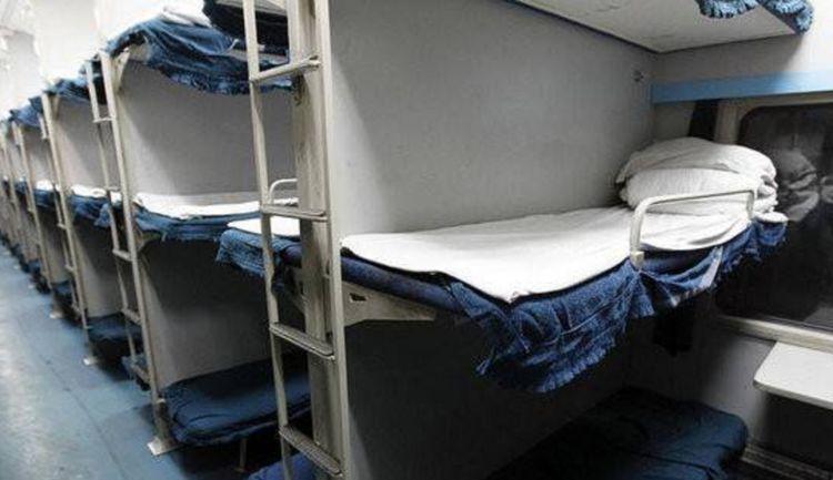 火车卧铺共三层为何说女性不要选下铺女乘客不想再吃亏了