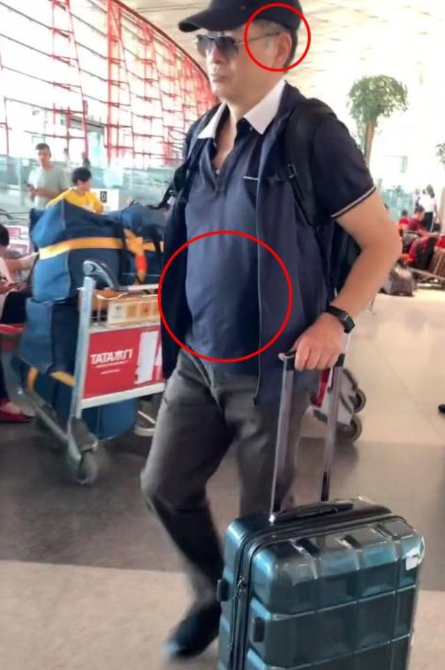 65岁濮存昕近照曝光,容颜憔悴,额角斑白,网友:岁月从来不曾饶过谁.