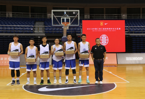 和中实商砼一路鏖战到了最后时刻,最终凭借着7号吕国栋的关键一分命中