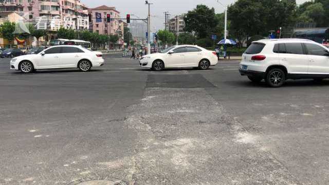 反复施工道路“伤不起” 路面凹陷车辆颠簸|静安区|补丁_新浪新闻