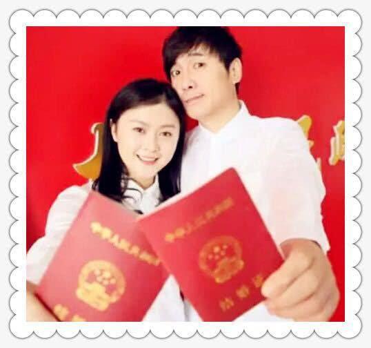 明星结婚照,赵丽颖冯绍峰笑容神同步,而沈腾却拍成了大头贴