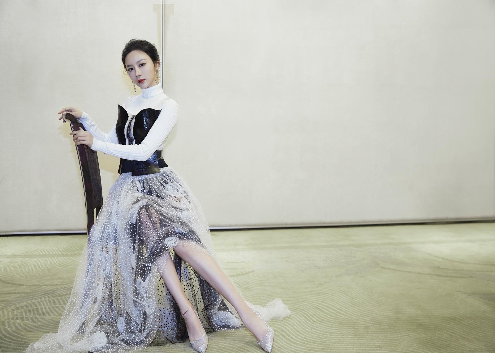 孙文婷身陷情感事业危机 《那花那海》解读角色成长不易