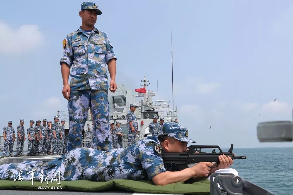 火力全开海军某护卫舰支队组织舰艇编队海上实战化训练