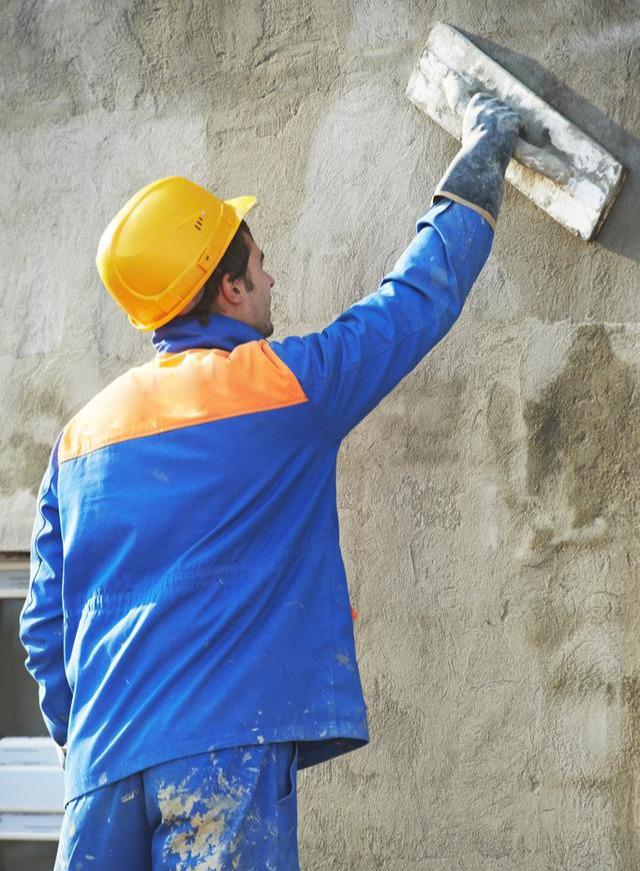 抹灰不分层,直接刮腻子,一看就是游击队,墙面不空鼓,开裂才怪