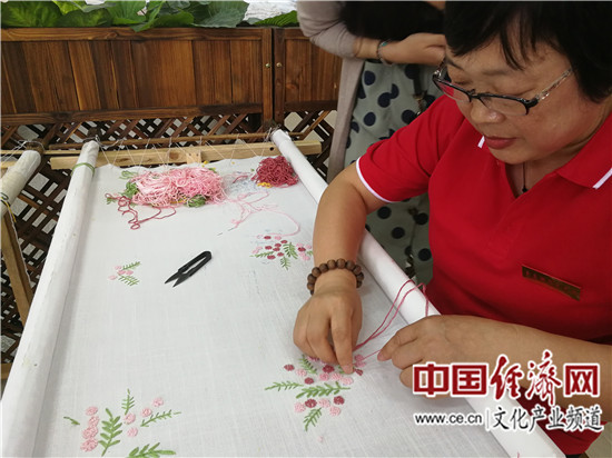 走进即墨花边抽纱瑰珍带动乡村振兴