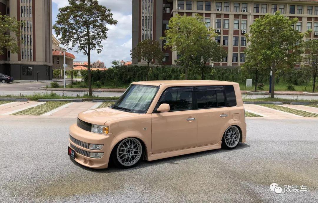 小姐姐将酷熊改成丰田bb的模样,完美诠释了改装并非男性专利!