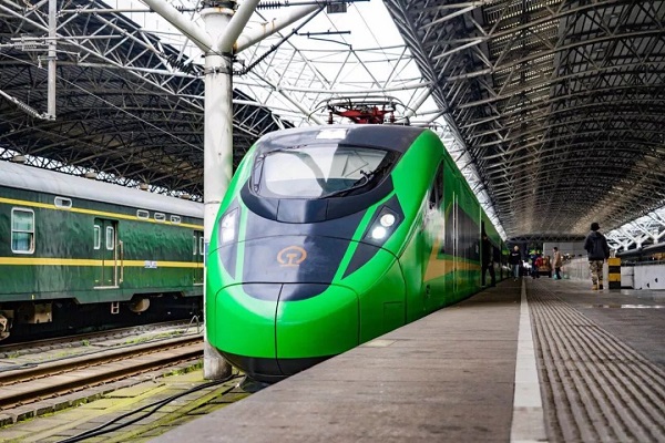 铁路明天起实施新运行图 想去兰州,黄山,新疆等地的旅客看过来