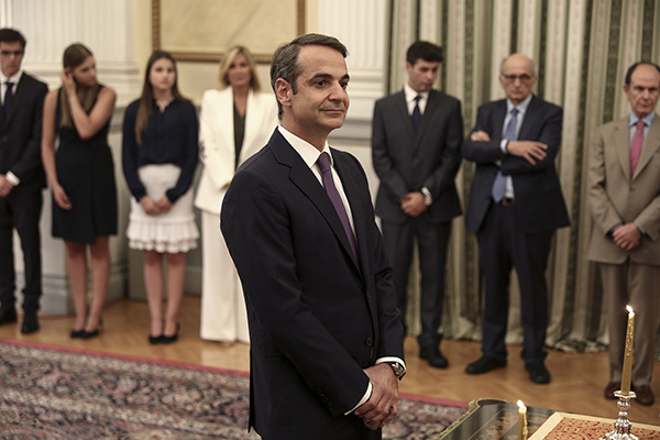 希腊新总理米佐塔基斯上任,欲带希腊走出经济危机