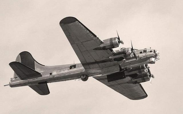 在二战中的大型轰炸机拥有的自卫火力有多强?