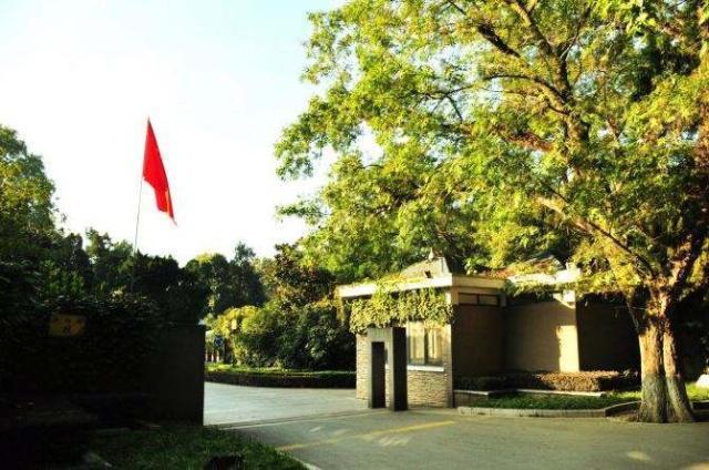 到底什么样的军人才能住进军区大院?