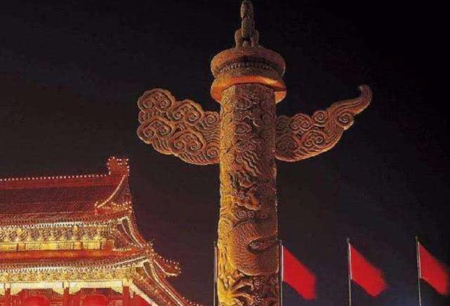 后来到了民主的社会之后,大家更愿意将这两根汉白玉柱子象征着和平.