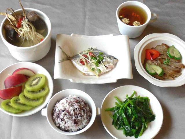 产后坐月子,传统饮食习惯和月子餐公司,哪种对产后恢复更有利?