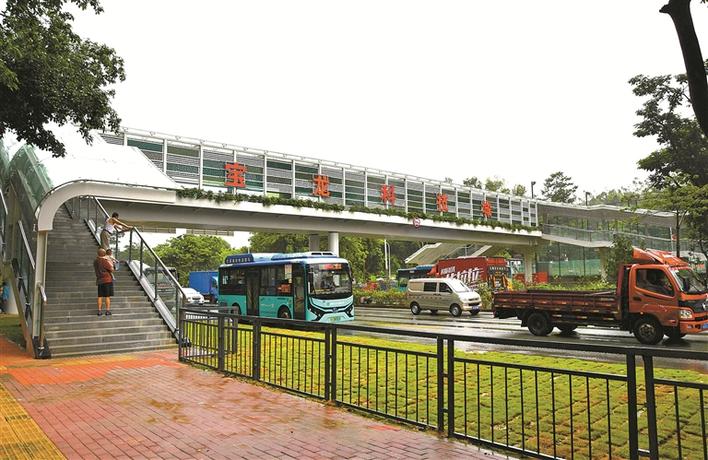 龙岗宝龙大道首座人行天桥投入使用