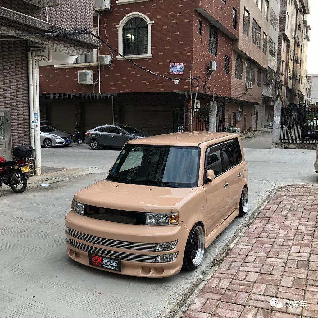 小姐姐将酷熊改成丰田bb的模样,完美诠释了改装并非男性专利!