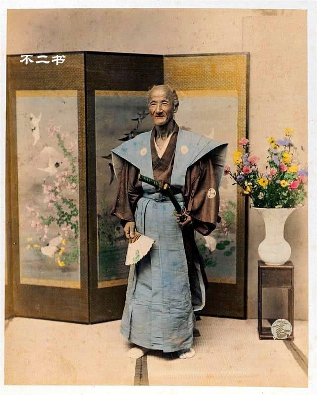 上色老照片：镜头下真实的日本武士，身高如小学生，眼神满是杀气|明治|日本武士|武士_新浪新闻