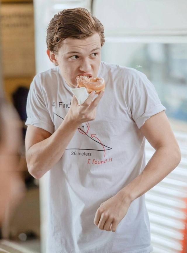 与漫威签了6份合约,现已完成5份,荷兰弟最后一次成为蜘蛛侠