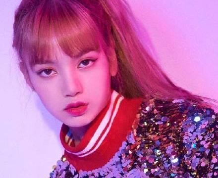 人间甜豆Lisa巴黎写真，22岁人美歌甜衣服靓，金发造型堪比芭比|甜豆|金发|芭比_新浪新闻