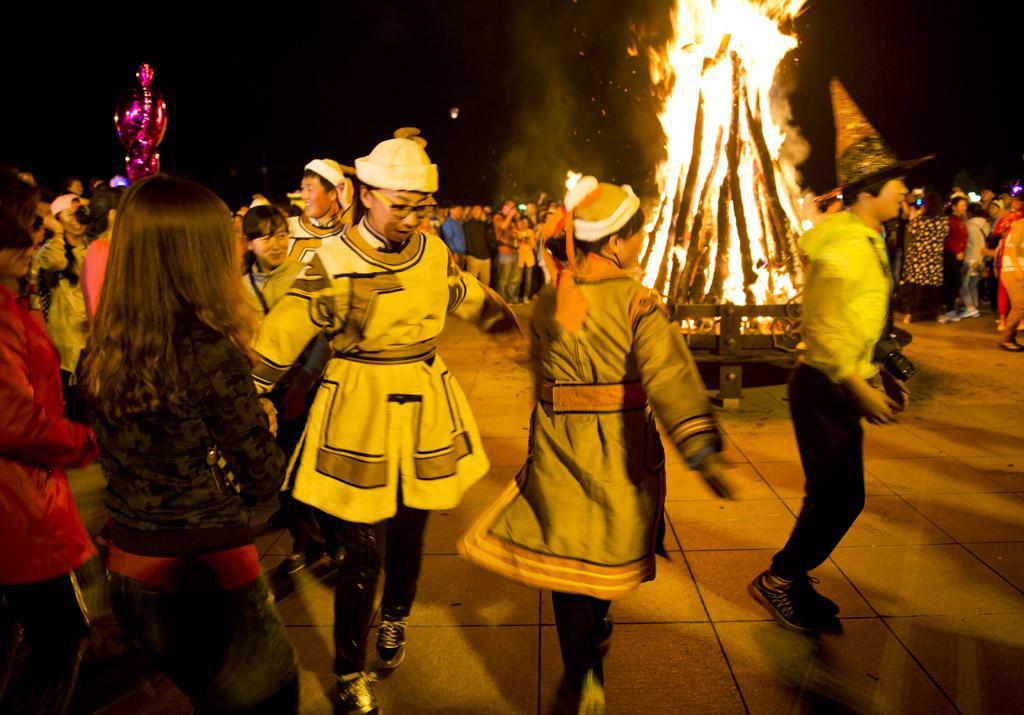 篝火节是这个历史悠久神奇民族最崇尚的狂欢节