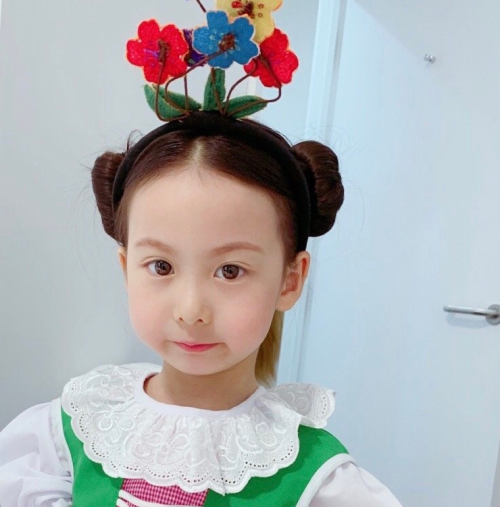 娱乐圈除了石雨鑫还有无数童星,比如杨紫,张一山,关晓彤等人,都是非常