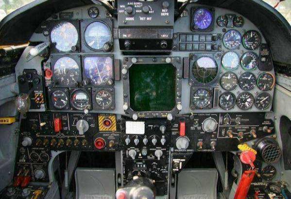 全球最先进b2轰炸机首次曝光驾驶舱安装大量液晶屏叹为观止