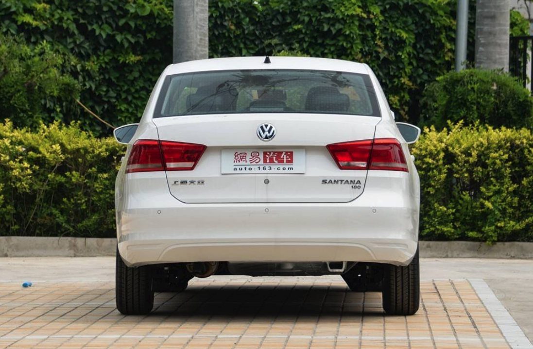 大众桑塔纳汽车,外观十分经典时尚,内饰更加简洁规整