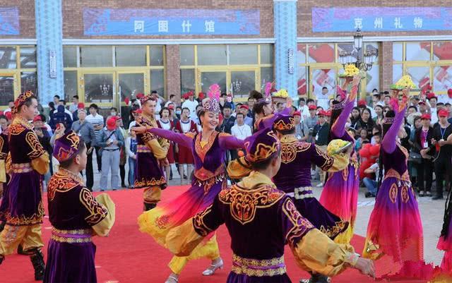 克州三千年风情街开业首个周末迎来近万人次客流