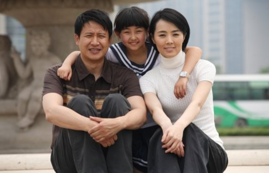 被前妻嫌弃没名气惨遭抛弃,演军人后一夜成名,二婚娶了上戏校花