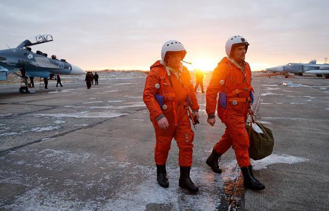 一切从实战出发：从俄军新式飞行服看军用飞行装具发展方向|数码|飞行服|飞行员_新浪新闻