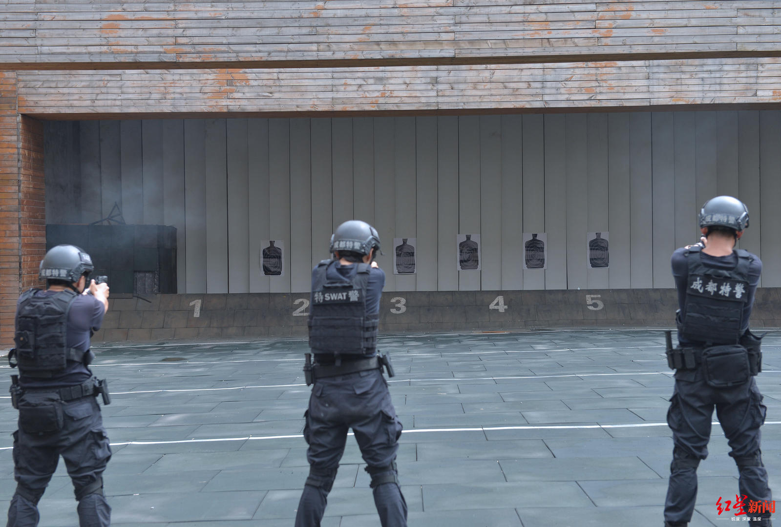 6名神枪豹子出击成都特警黑豹突击队队员将参加世警会