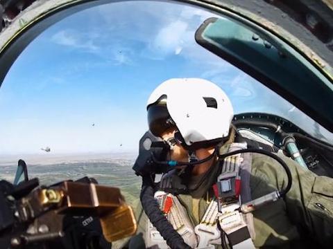 一切从实战出发：从俄军新式飞行服看军用飞行装具发展方向|战斗机|空军_新浪新闻