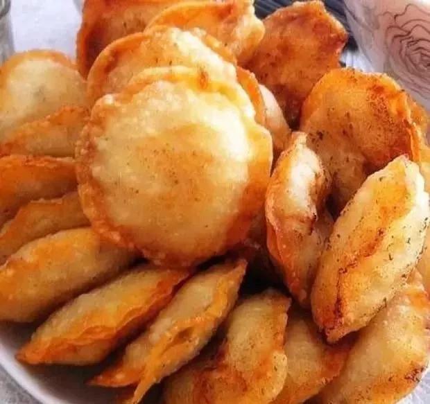 温州特色小吃"灯盏糕",浓香扑鼻,金黄诱人,令人食欲大开