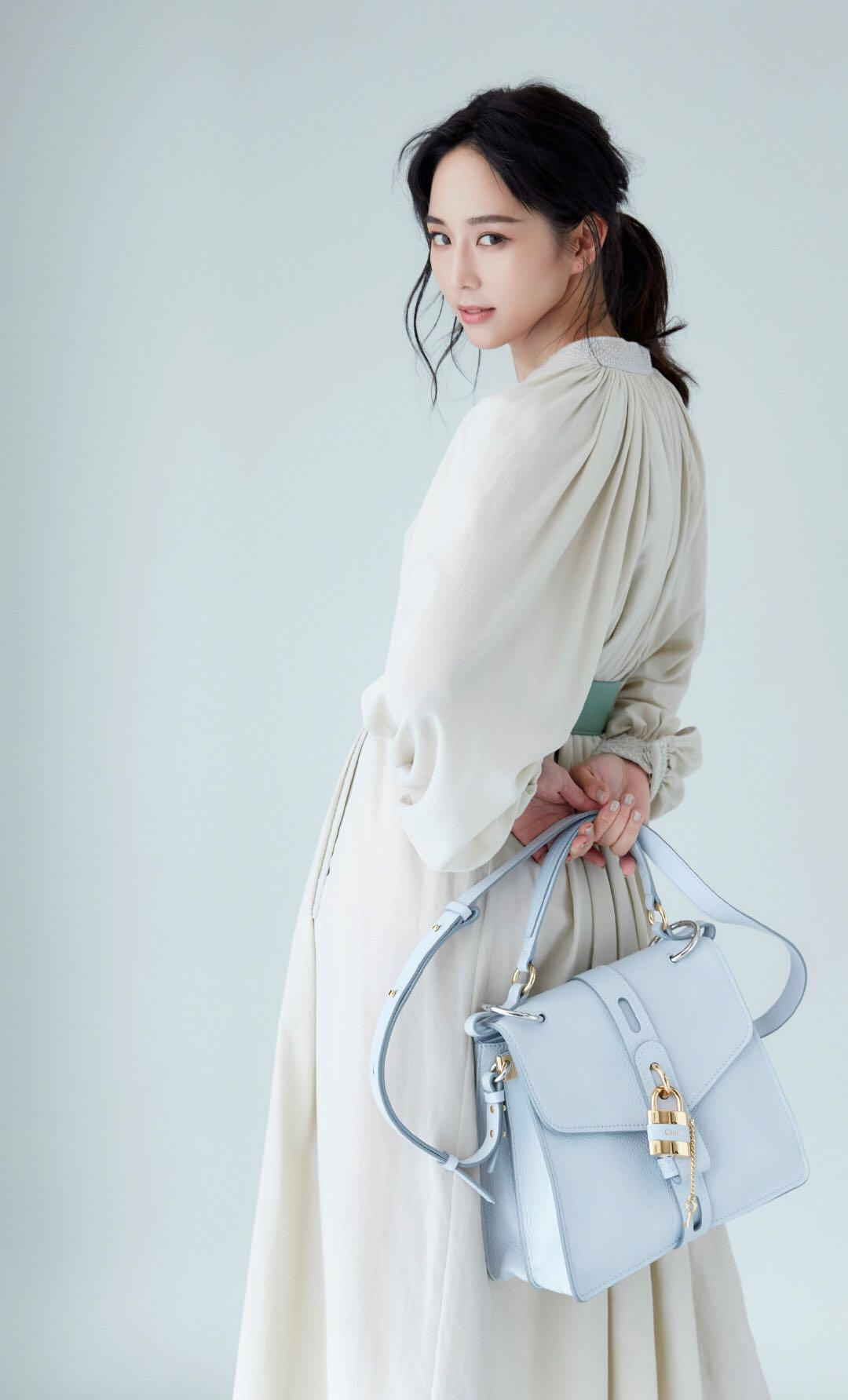 张钧甯最新夏日写真造型,穿朱丹同款薄纱裙,氧气少女名不虚传!