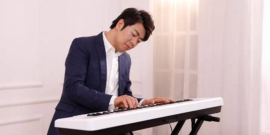 免费体验 | 郎朗手把手教你弹钢琴,2小时学会《天空之城》