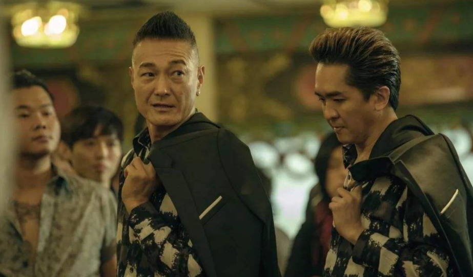 tvb龙套专业户20年,隐退后过"一夫三妻"帝王生活,现亿万富翁