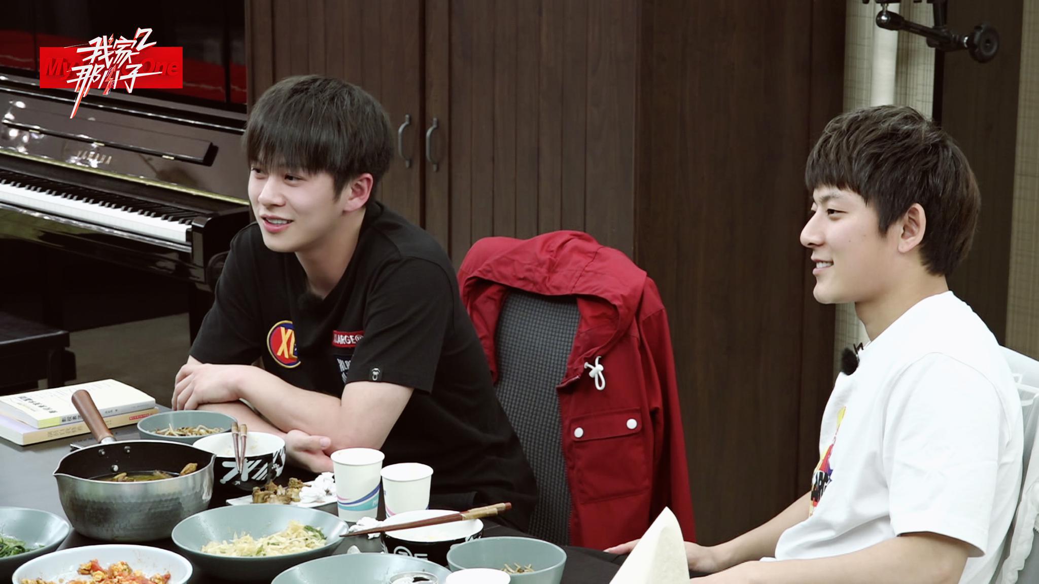 小白变大厨武艺我家那小子2做三杯鸡展高超厨艺