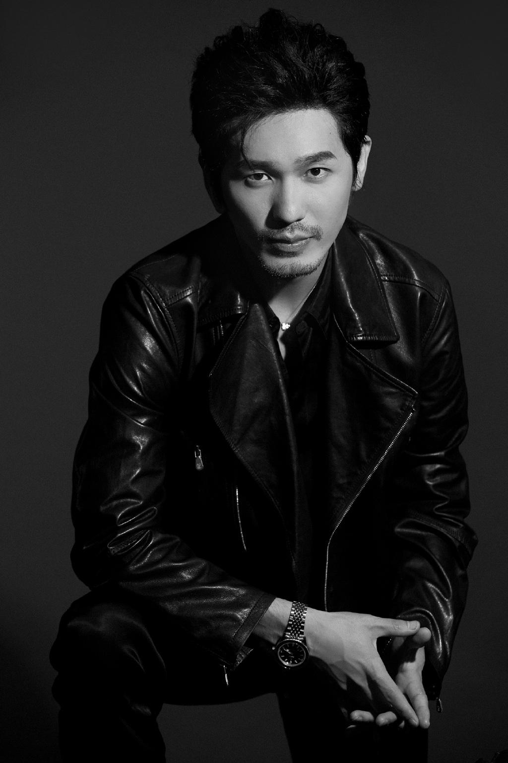 白宇最具成熟气质的男星,皮衣西装,稳重的男人就该像他一样穿