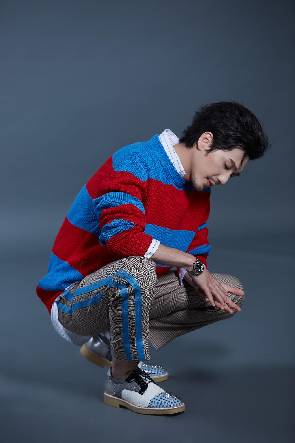 白宇最具成熟气质的男星,皮衣西装,稳重的男人就该像他一样穿