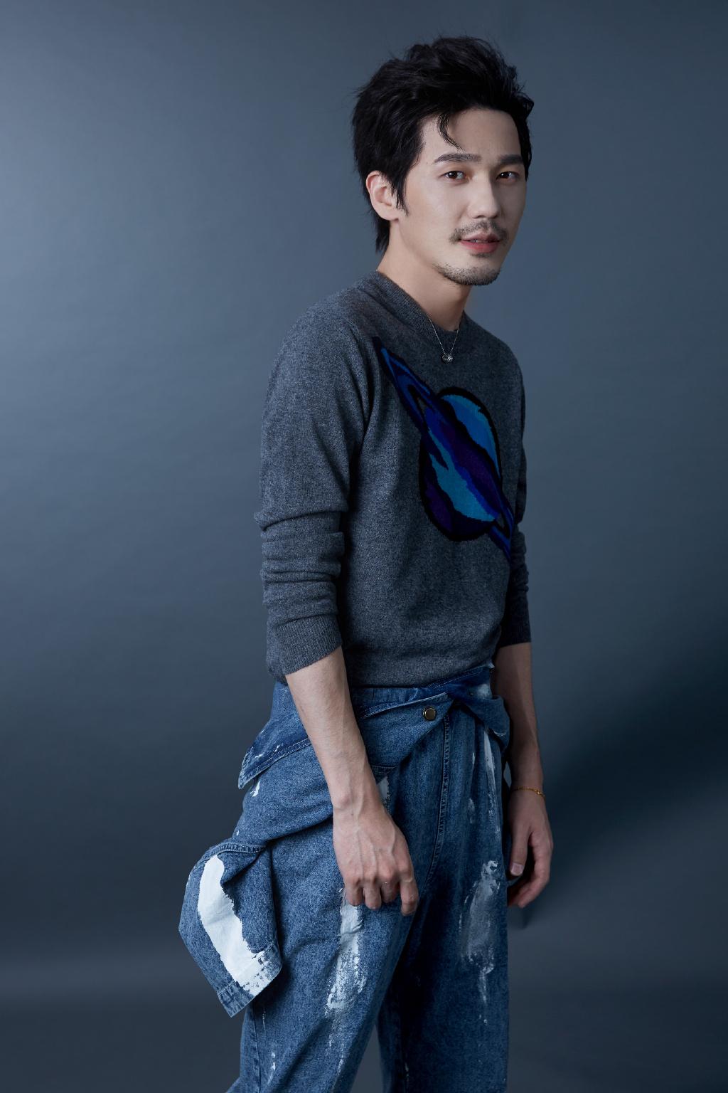 白宇最具成熟气质的男星,皮衣西装,稳重的男人就该像他一样穿