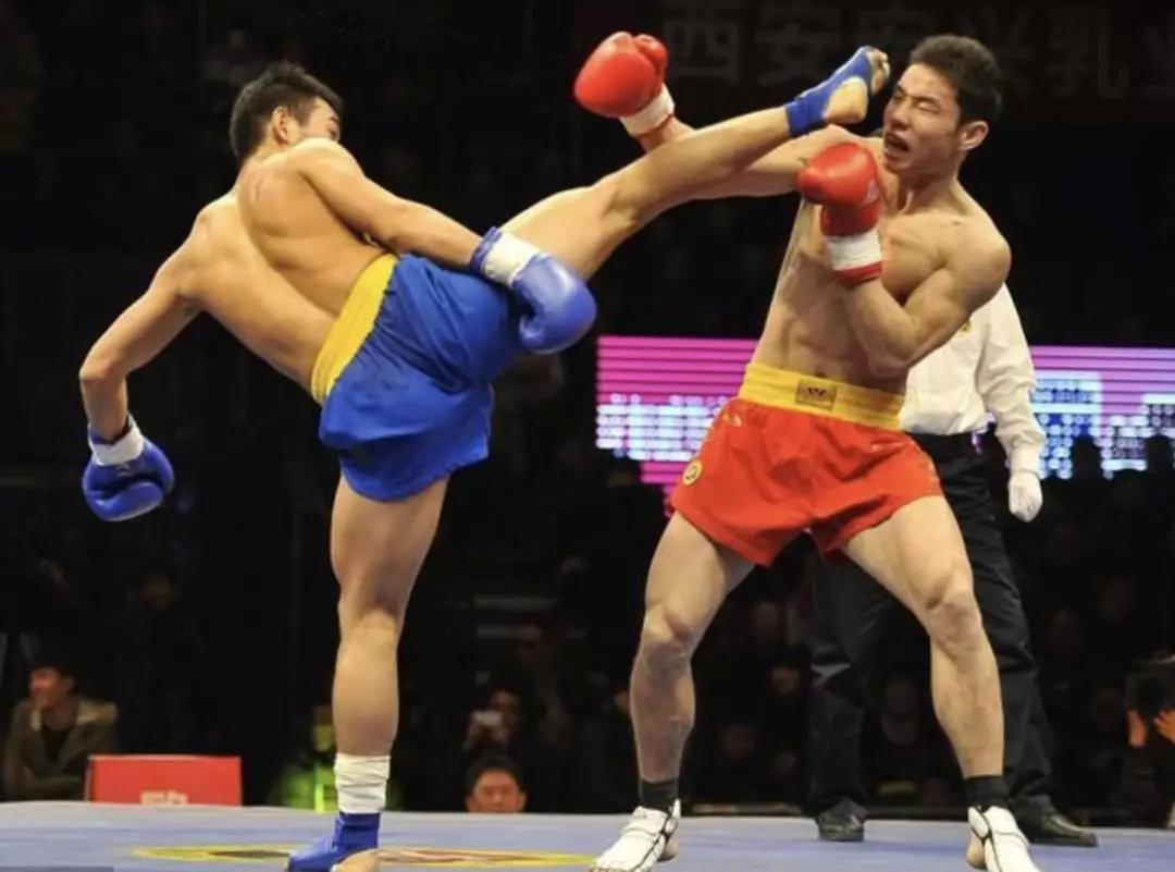 李小龙标志性侧踹在散打擂台上大杀四方