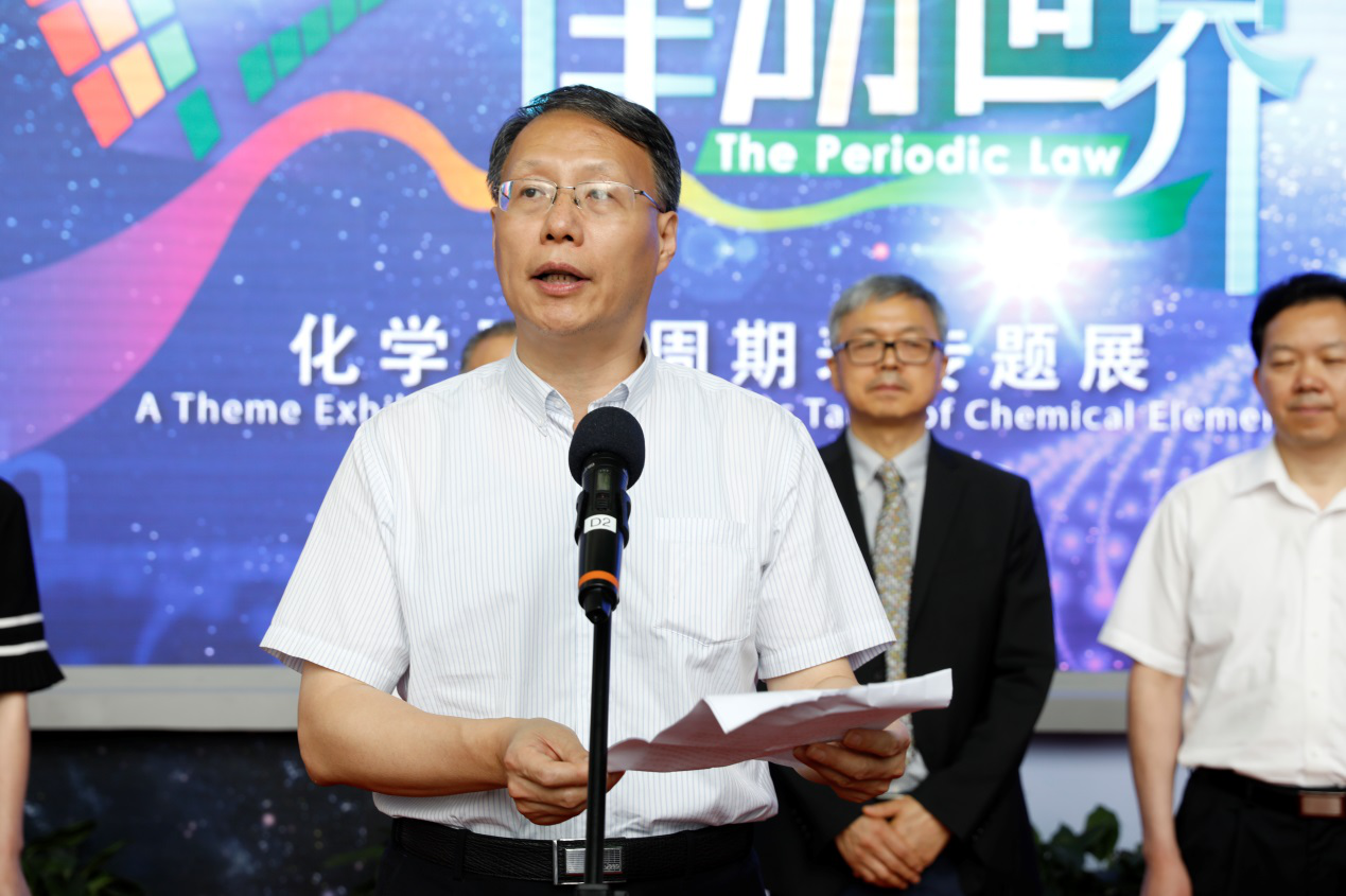 (殷皓馆长致辞)仪式最后,由孟庆海书记宣布展览正式开幕.