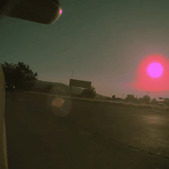 特斯拉炫技现场：电驴、行人、快递车，中国的小路难不倒Autopilot自动驾驶_创事记_新浪科技_新浪网