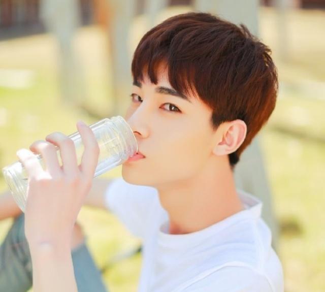 网红邓皓允咸蛋家,邓皓允资源外流人设崩塌