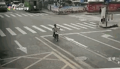 梅林斑马线前一小学生被撞！送到医院没救过来…暑假看好孩子！休闲区蓝鸢梦想 - Www.slyday.coM