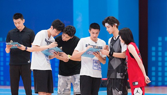 《篮板青春》是2019年夏天腾讯体育自制综艺中与篮球相关的两个节目之